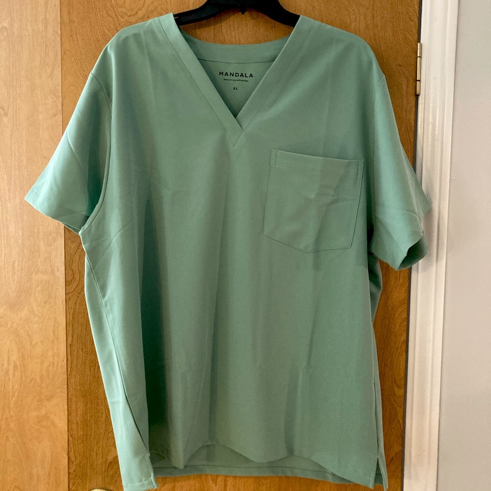 Unisex/Men’s Mandala Scrub Top XL